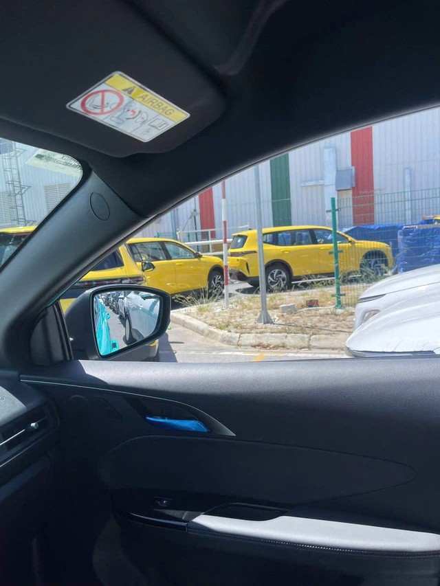 Lộ thêm ảnh thật nội thất VinFast Limo Green, một thứ "lấy" từ xe tiền tỉ?- Ảnh 10. Lộ thêm ảnh thật nội thất VinFast Limo Green, một thứ "lấy" từ xe tiền tỉ?- Ảnh 10.