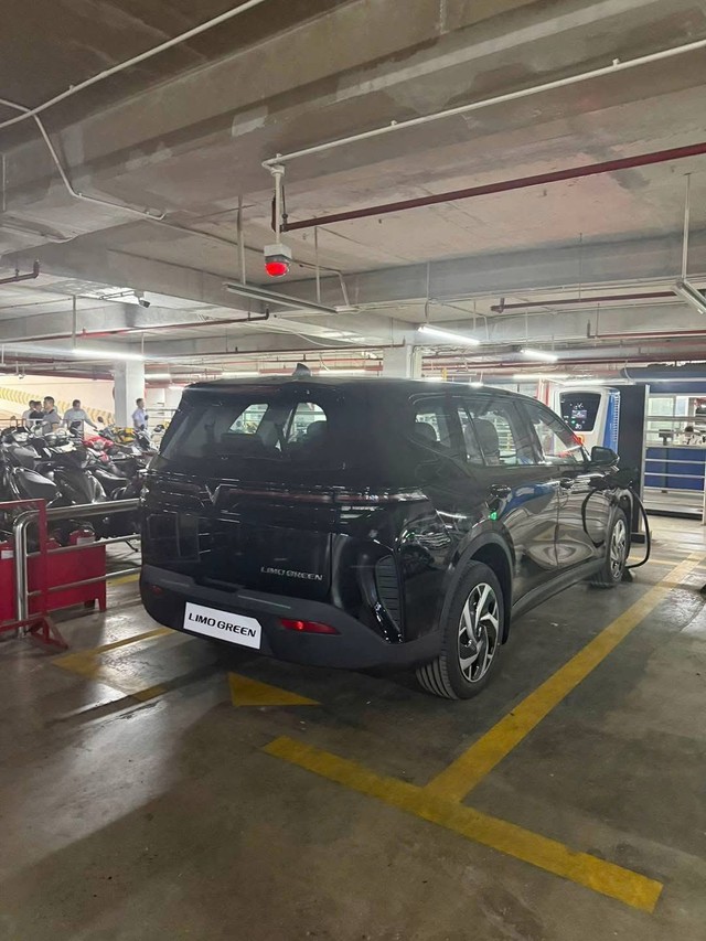 Lộ thêm ảnh thật nội thất VinFast Limo Green, một thứ "lấy" từ xe tiền tỉ?- Ảnh 1. Lộ thêm ảnh thật nội thất VinFast Limo Green, một thứ "lấy" từ xe tiền tỉ?- Ảnh 1.