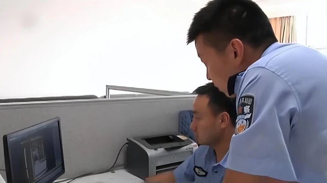 Nhân viên bưu điện lương thấp nhưng có hơn 4,9 tỷ đồng mua Mercedes-Benz, hơn 545 triệu mua vàng thỏi: Cảnh sát điều tra vạch trần chiêu thức lừa đảo hơn 72 tỷ- Ảnh 1.