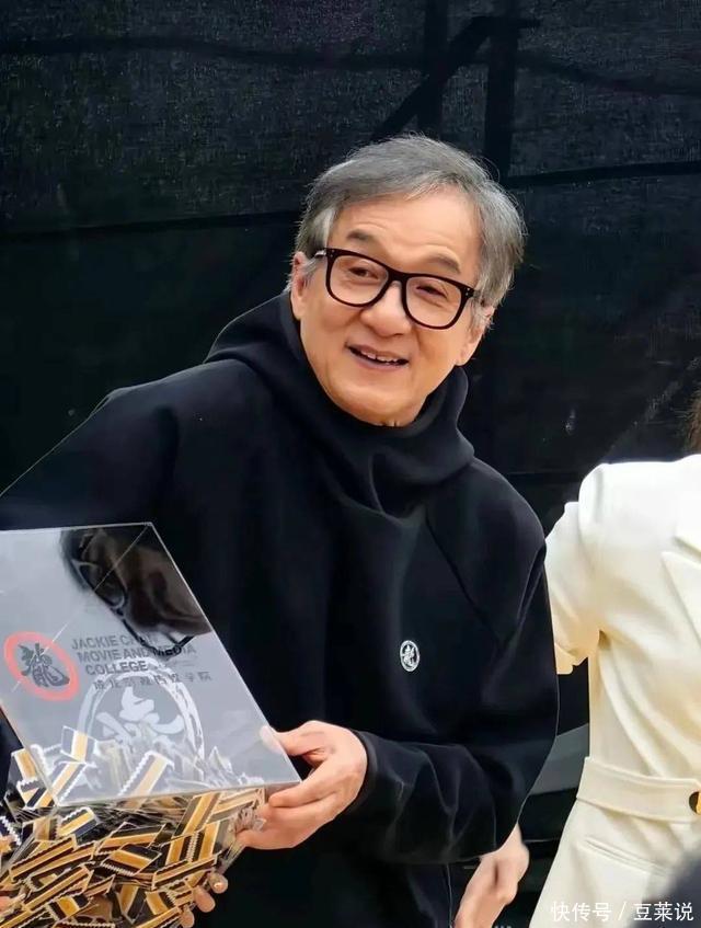 “Ông hoàng showbiz” vừa sinh ra đã trở thành hiện tượng thế kỷ- Ảnh 2. “Ông hoàng showbiz” vừa sinh ra đã trở thành hiện tượng thế kỷ- Ảnh 2.