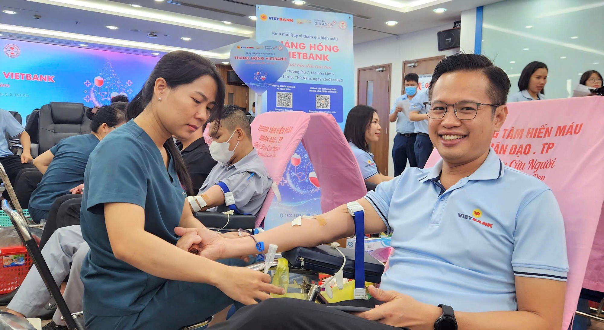 Hơn 200 CBNV tham gia hiến máu tình nguyện Tháng hồng Vietbank- Ảnh 2. Hơn 200 CBNV tham gia hiến máu tình nguyện Tháng hồng Vietbank- Ảnh 2.