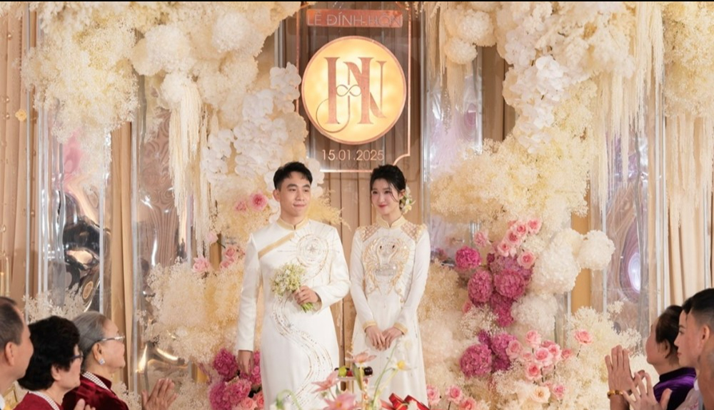 Nhà Sen Vàng mát tay: Dàn hậu lần lượt Nhà Sen Vàng mát tay: Dàn hậu lần lượt