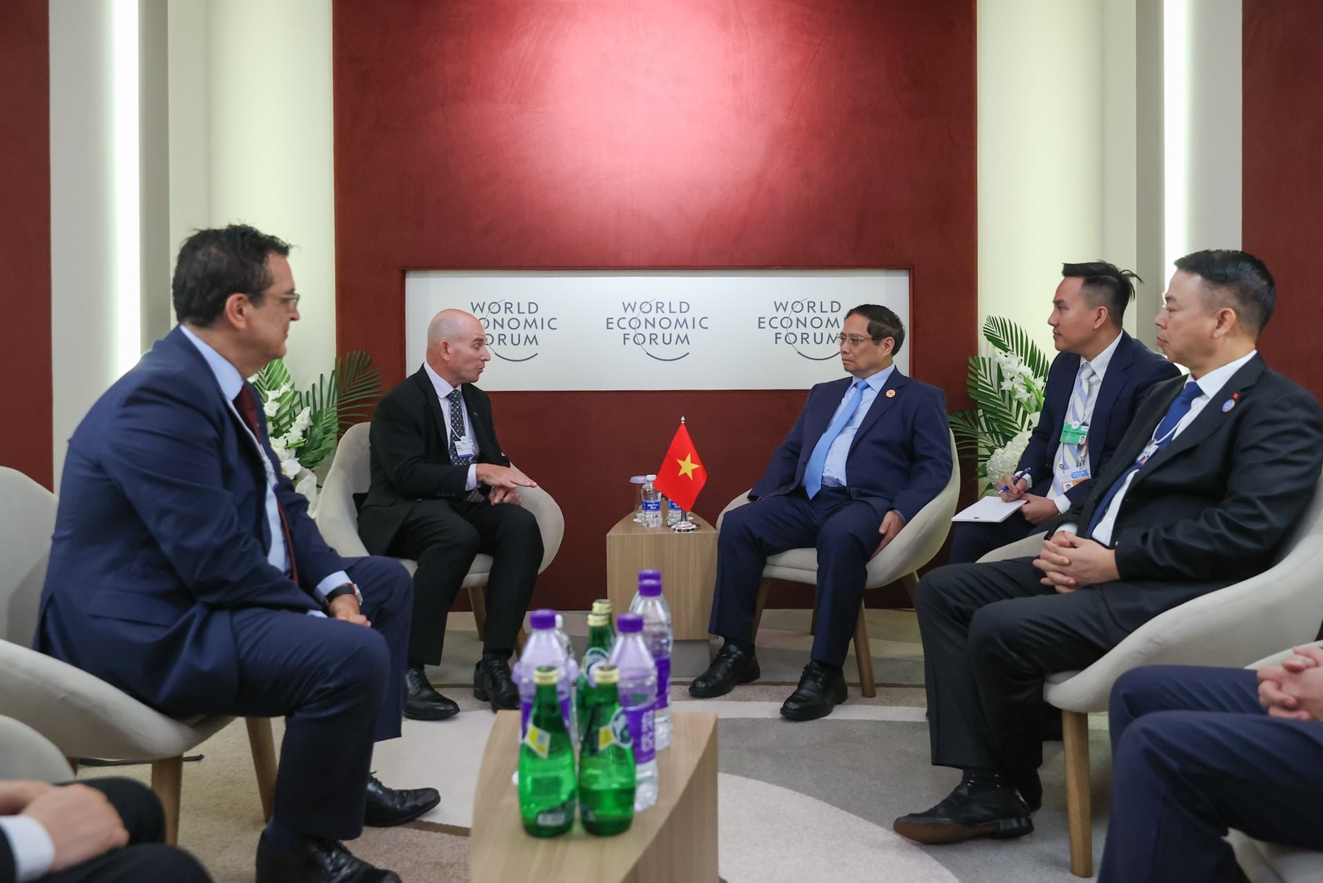 Gặp lãnh đạo Tập đoàn hàng đầu của Mỹ, Thủ tướng mời sang Việt Nam hỗ trợ toàn dân làm một việc- Ảnh 2. Gặp lãnh đạo Tập đoàn hàng đầu của Mỹ, Thủ tướng mời sang Việt Nam hỗ trợ toàn dân làm một việc- Ảnh 2.
