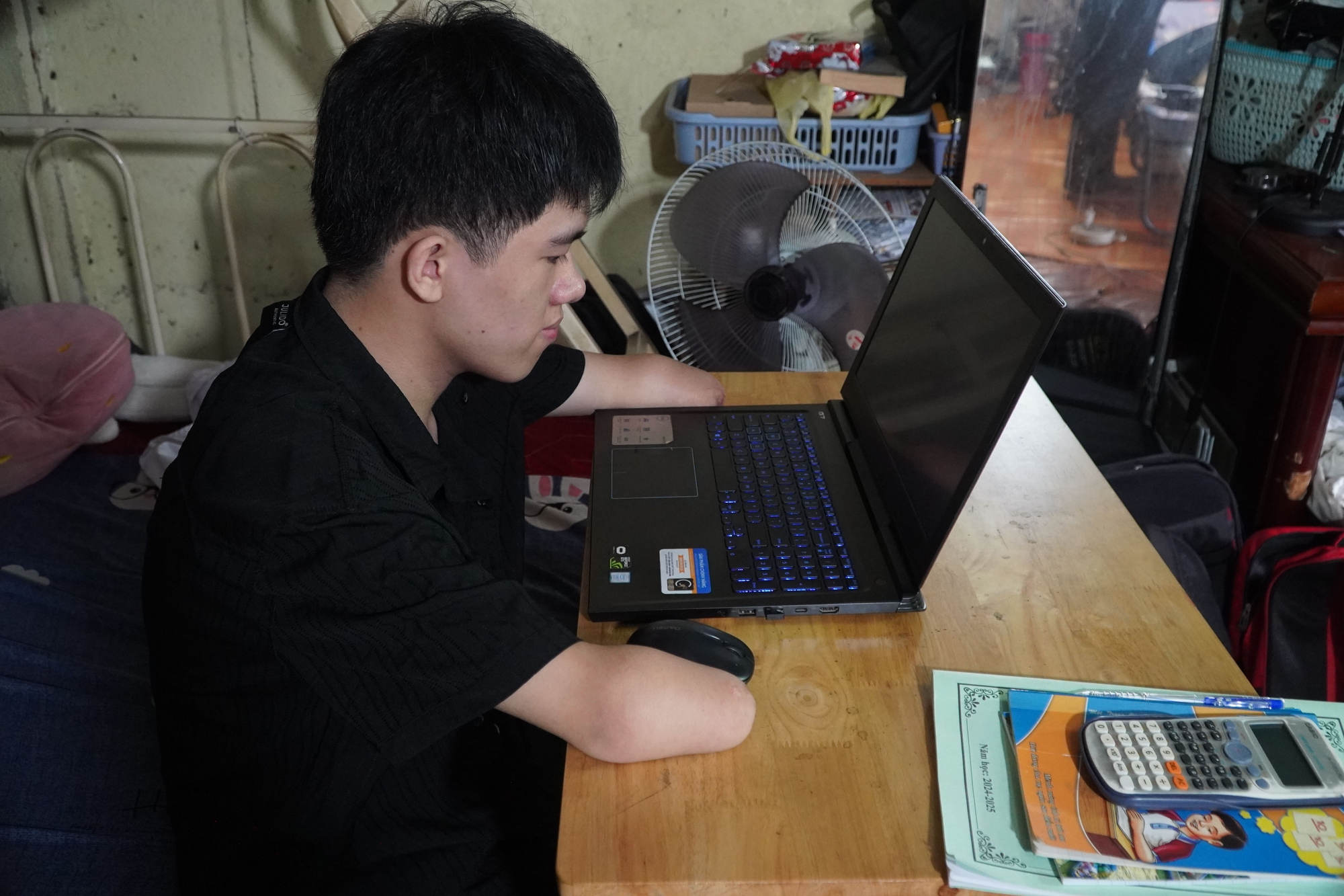 Câu chuyện của một sĩ tử "đặc biệt" mùa thi 2025- Ảnh 1. Câu chuyện của một sĩ tử "đặc biệt" mùa thi 2025- Ảnh 1.