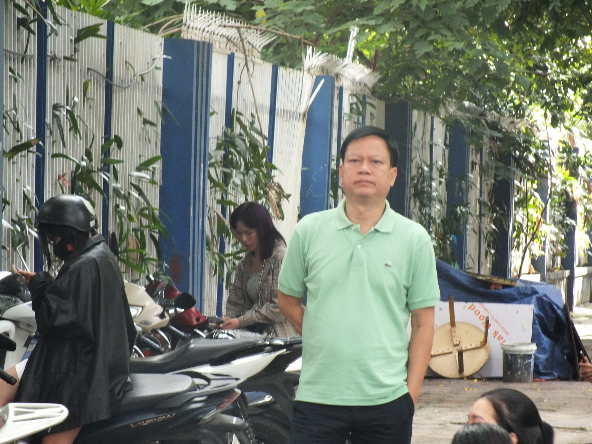 Trời nóng, cha mẹ vẫn ở lại, vì: Gặp cha mẹ đầu tiên sau khi thi xong là ký ức đẹp theo con suốt đời!- Ảnh 7.