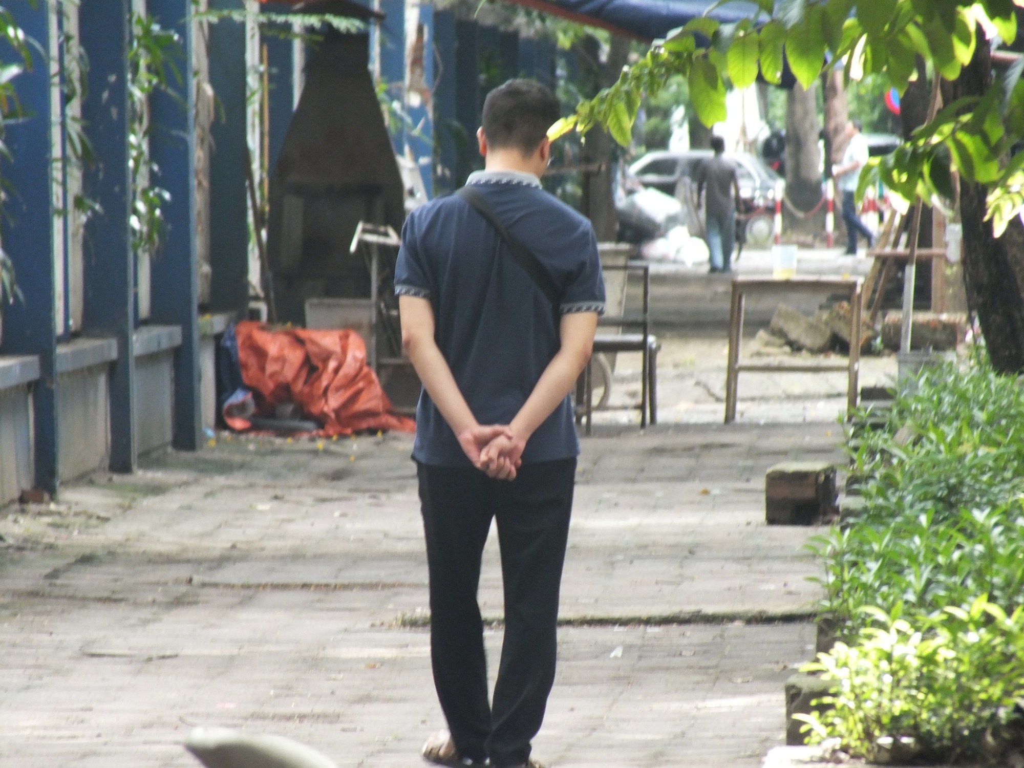 Trời nóng, cha mẹ vẫn ở lại, vì: Gặp cha mẹ đầu tiên sau khi thi xong là ký ức đẹp theo con suốt đời!- Ảnh 2.