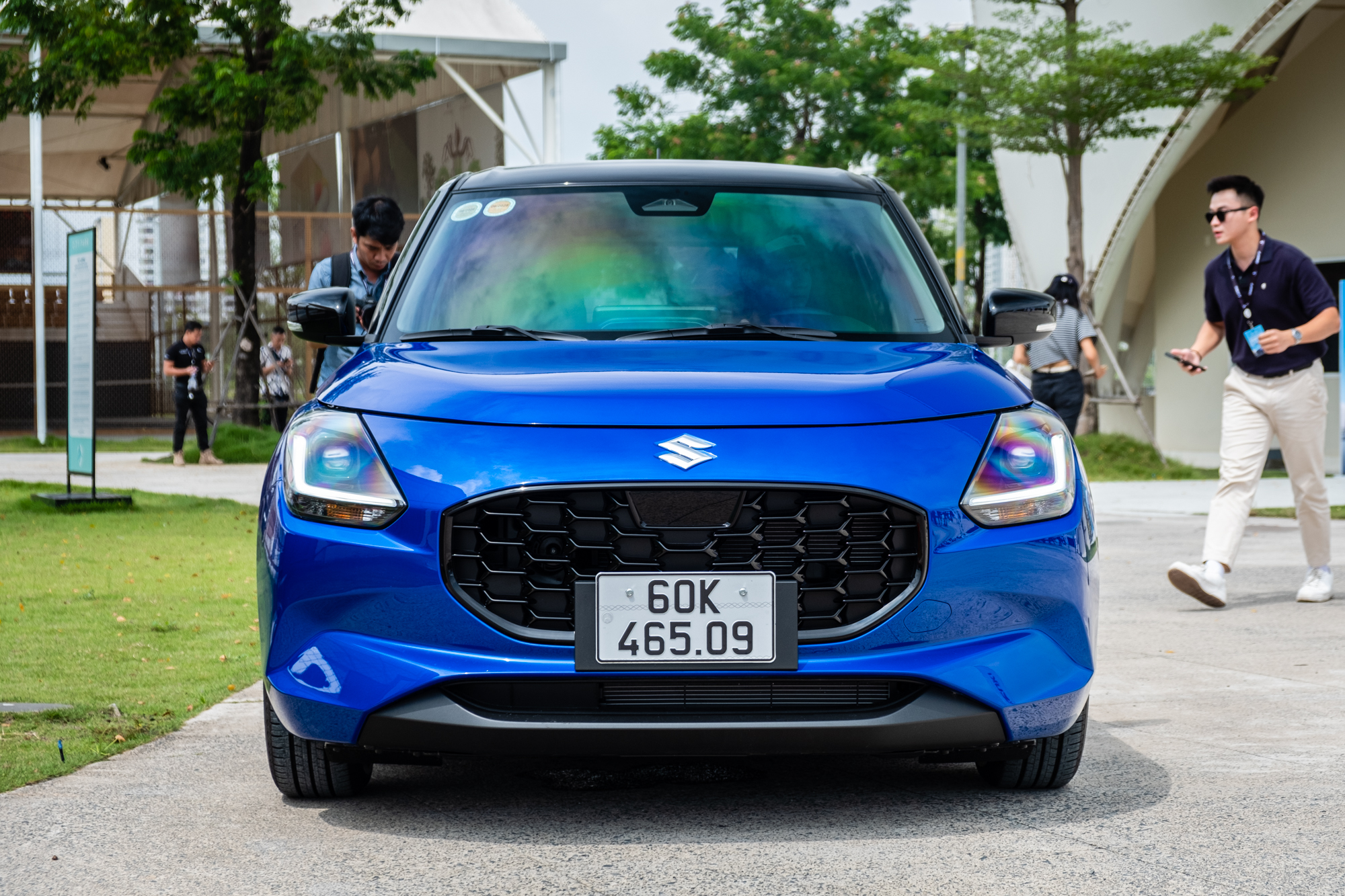 Suzuki Swift 2025 ra mắt Việt Nam: Giá 569 triệu, máy hybrid, 6 tính năng ADAS, đấu Mazda2 hatchback- Ảnh 7. Suzuki Swift 2025 ra mắt Việt Nam: Giá 569 triệu, máy hybrid, 6 tính năng ADAS, đấu Mazda2 hatchback- Ảnh 7.