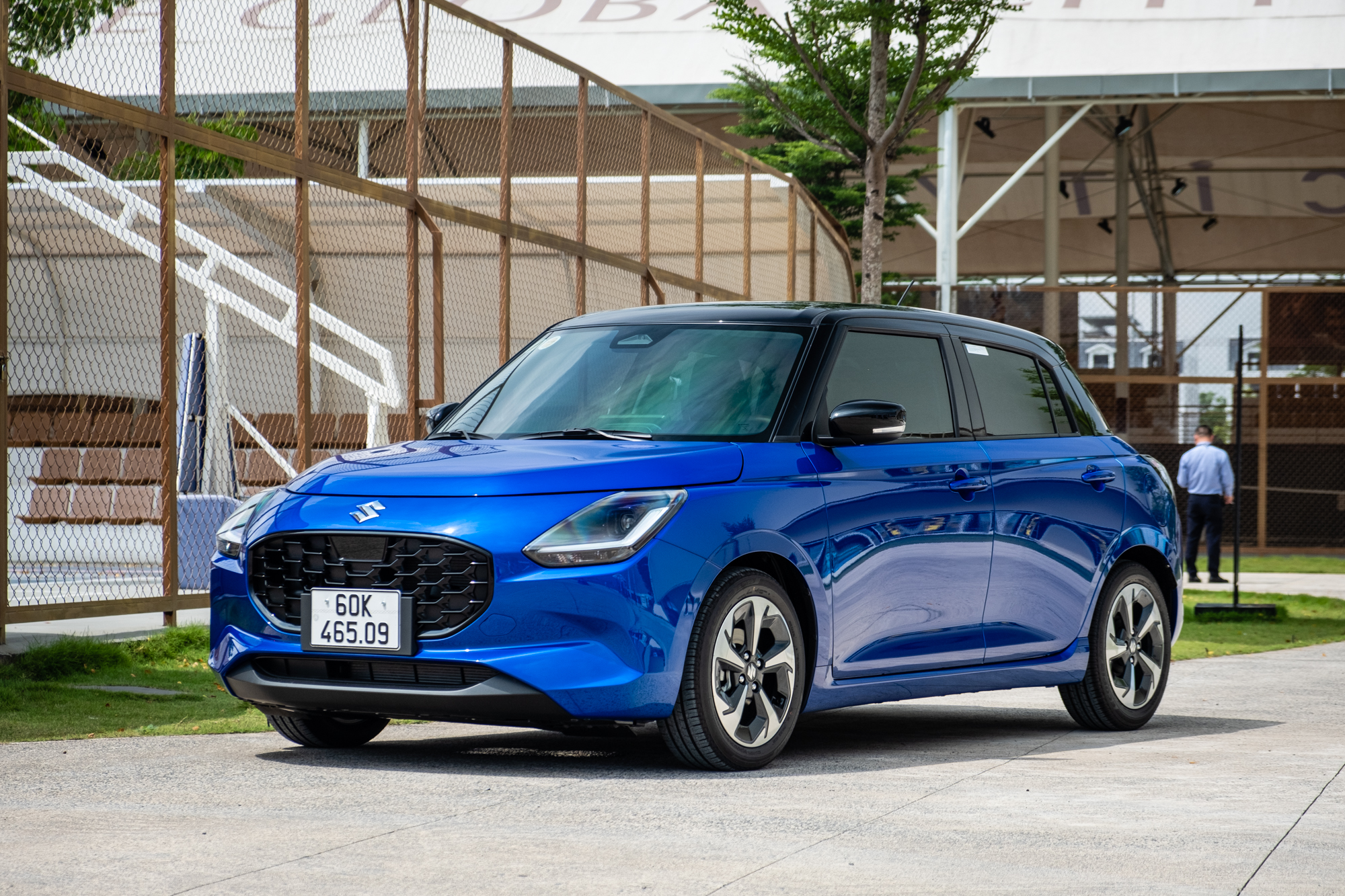 Suzuki Swift 2025 ra mắt Việt Nam: Giá 569 triệu, máy hybrid, 6 tính năng ADAS, đấu Mazda2 hatchback- Ảnh 1. Suzuki Swift 2025 ra mắt Việt Nam: Giá 569 triệu, máy hybrid, 6 tính năng ADAS, đấu Mazda2 hatchback- Ảnh 1.