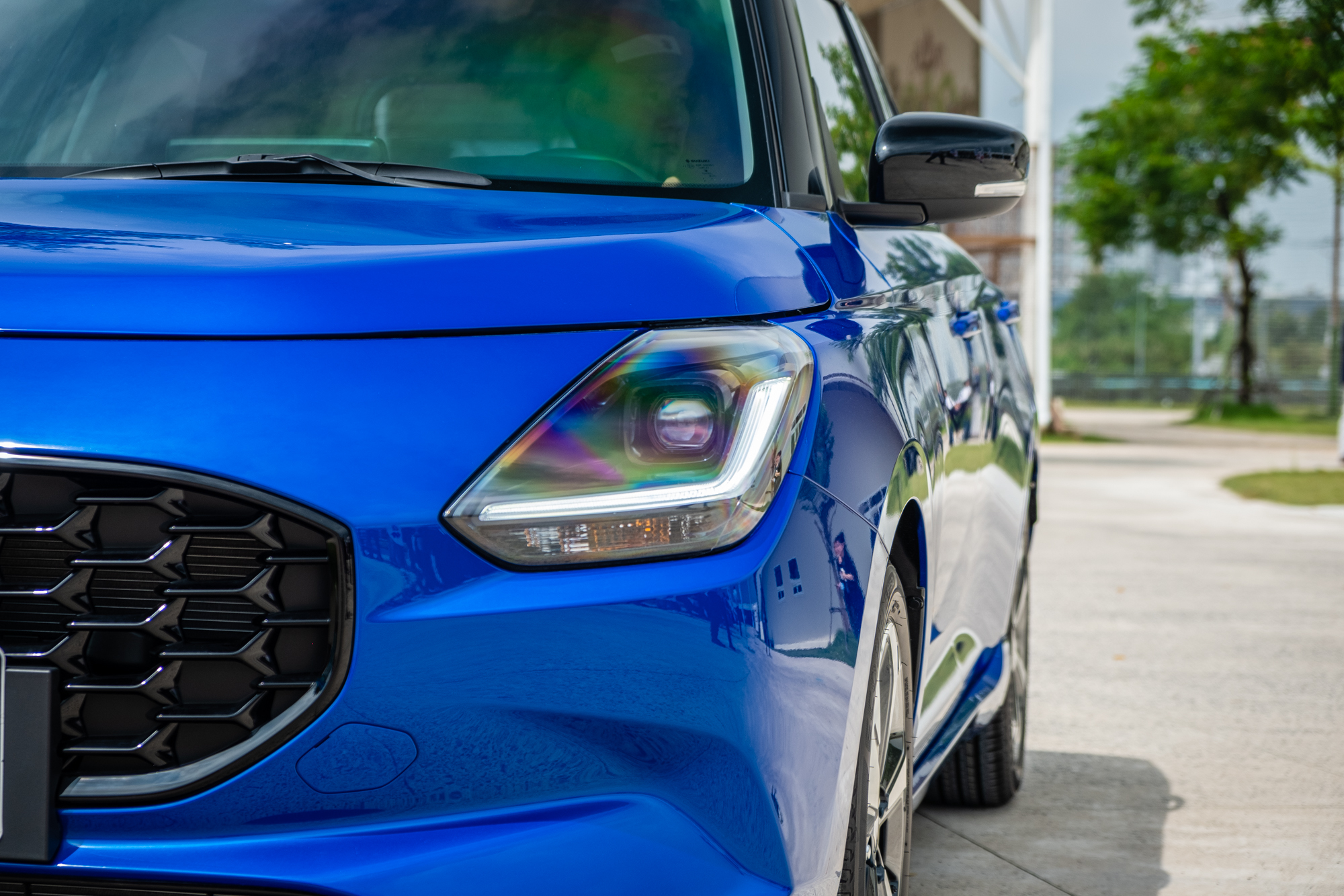 Suzuki Swift 2025 ra mắt Việt Nam: Giá 569 triệu, máy hybrid, 6 tính năng ADAS, đấu Mazda2 hatchback- Ảnh 2. Suzuki Swift 2025 ra mắt Việt Nam: Giá 569 triệu, máy hybrid, 6 tính năng ADAS, đấu Mazda2 hatchback- Ảnh 2.
