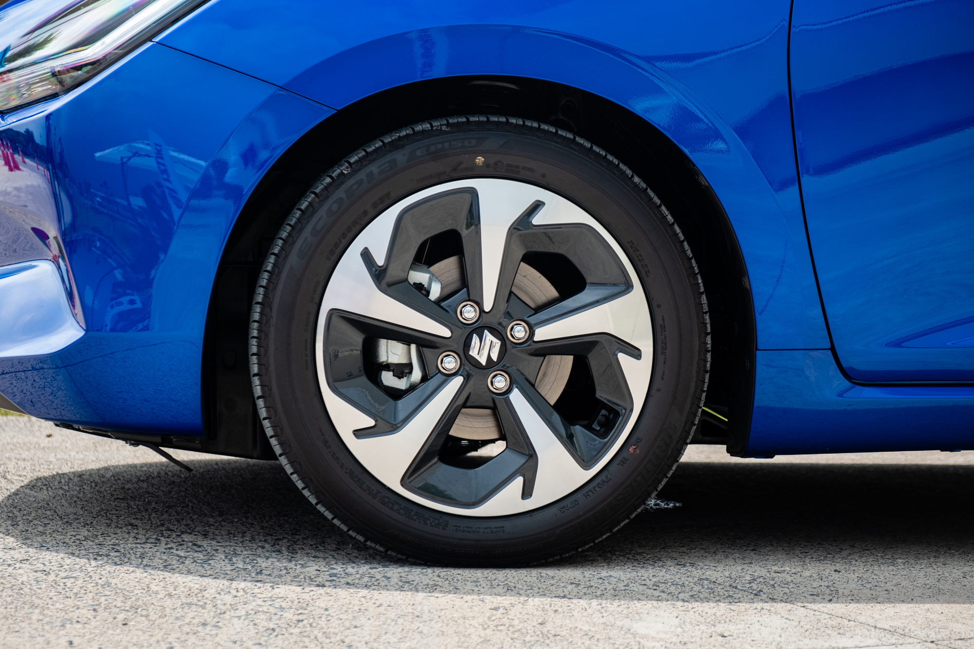 Suzuki Swift 2025 ra mắt Việt Nam: Giá 569 triệu, máy hybrid, 6 tính năng ADAS, đấu Mazda2 hatchback- Ảnh 3. Suzuki Swift 2025 ra mắt Việt Nam: Giá 569 triệu, máy hybrid, 6 tính năng ADAS, đấu Mazda2 hatchback- Ảnh 3.