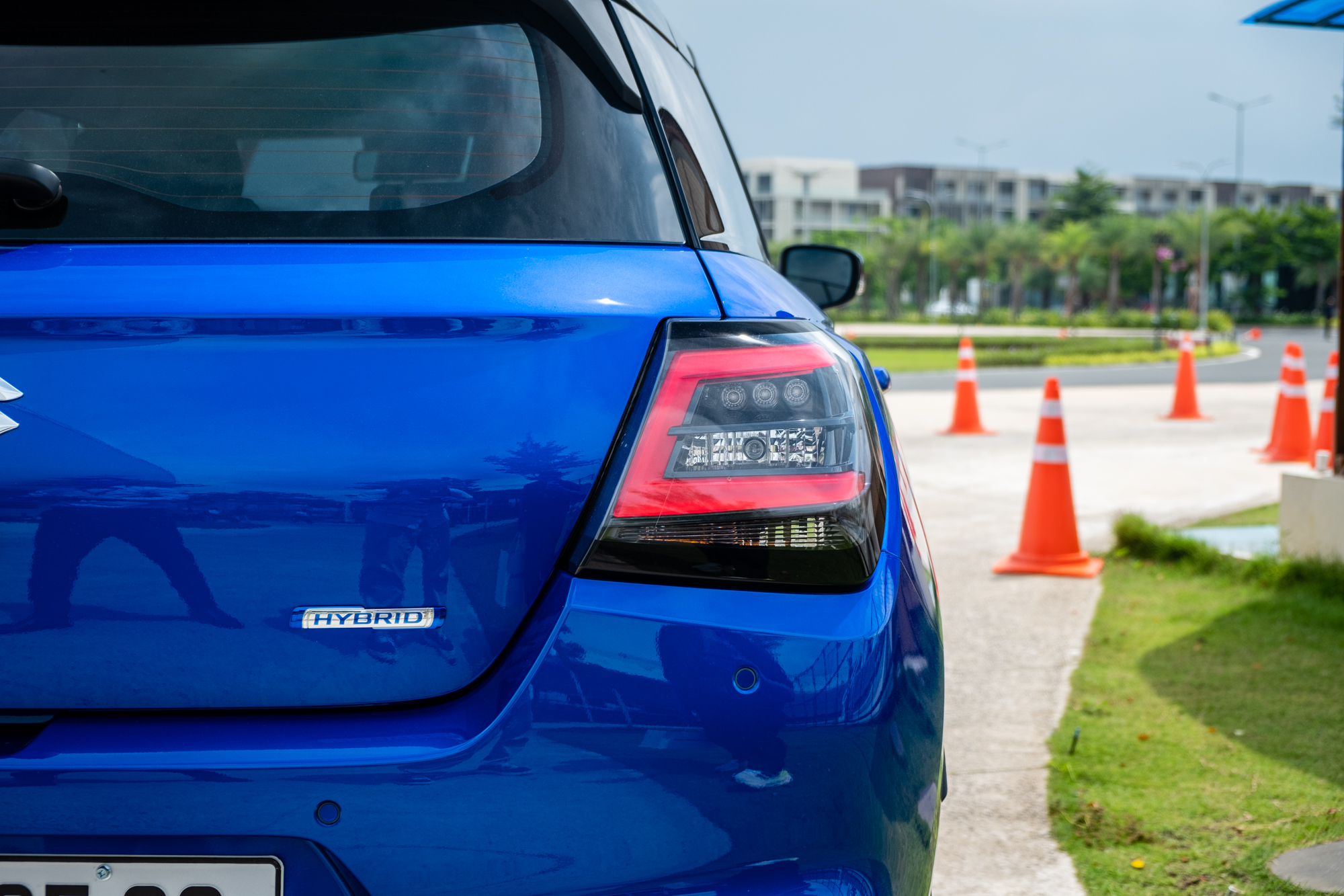 Suzuki Swift 2025 ra mắt Việt Nam: Giá 569 triệu, máy hybrid, 6 tính năng ADAS, đấu Mazda2 hatchback- Ảnh 4. Suzuki Swift 2025 ra mắt Việt Nam: Giá 569 triệu, máy hybrid, 6 tính năng ADAS, đấu Mazda2 hatchback- Ảnh 4.