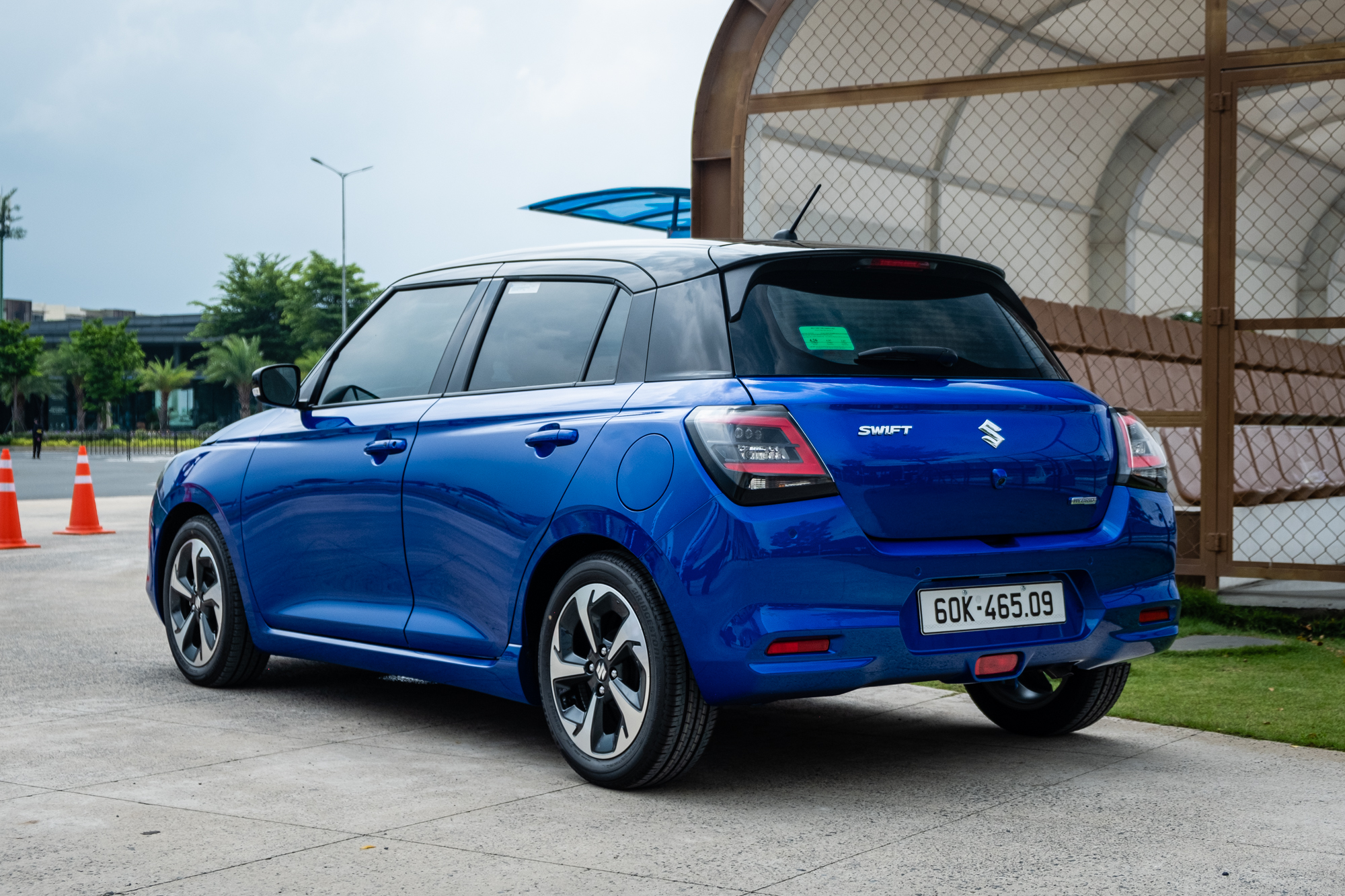 Suzuki Swift 2025 ra mắt Việt Nam: Giá 569 triệu, máy hybrid, 6 tính năng ADAS, đấu Mazda2 hatchback- Ảnh 9. Suzuki Swift 2025 ra mắt Việt Nam: Giá 569 triệu, máy hybrid, 6 tính năng ADAS, đấu Mazda2 hatchback- Ảnh 9.