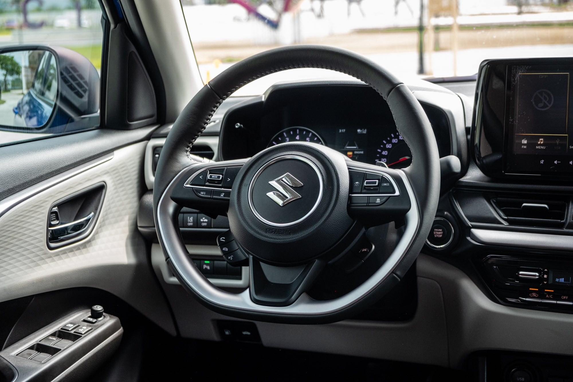 Suzuki Swift 2025 ra mắt Việt Nam: Giá 569 triệu, máy hybrid, 6 tính năng ADAS, đấu Mazda2 hatchback- Ảnh 12. Suzuki Swift 2025 ra mắt Việt Nam: Giá 569 triệu, máy hybrid, 6 tính năng ADAS, đấu Mazda2 hatchback- Ảnh 12.
