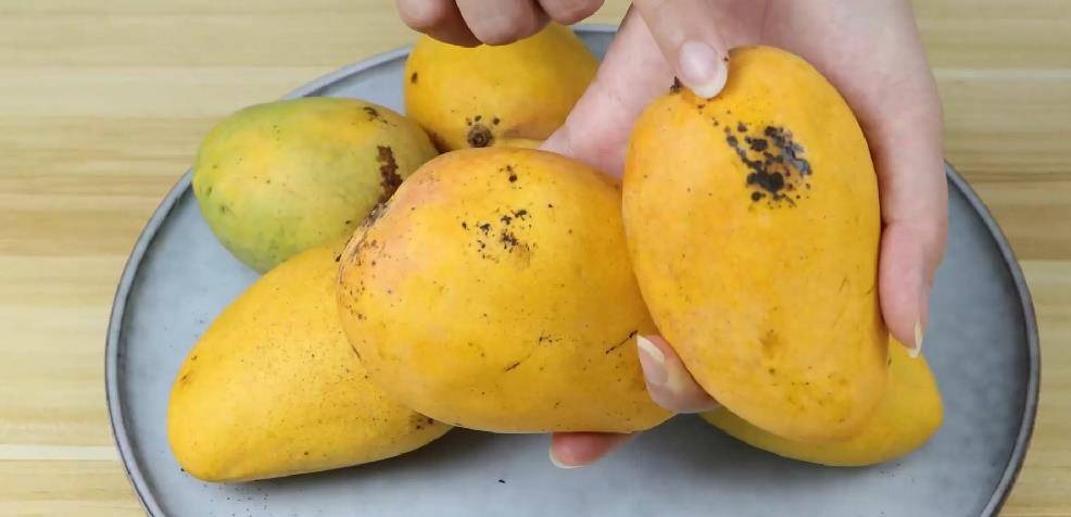 Mua xoài cứ dùng 5 mẹo này: Bách phát bách trúng, quả nào cũng ngọt như mía lùi- Ảnh 1. Mua xoài cứ dùng 5 mẹo này: Bách phát bách trúng, quả nào cũng ngọt như mía lùi- Ảnh 1.