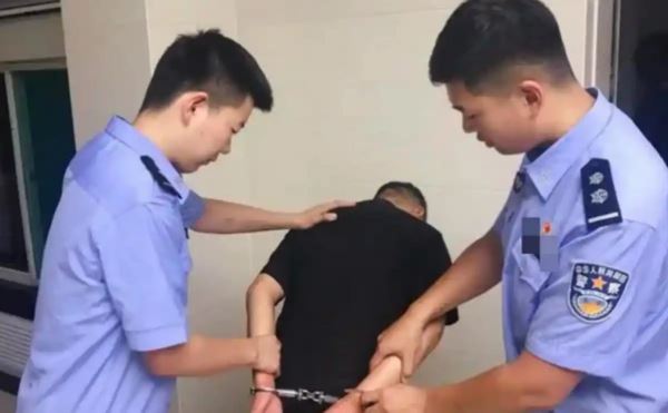 Nhân viên bưu điện lương thấp nhưng có hơn 4,9 tỷ đồng mua Mercedes-Benz, hơn 545 triệu mua vàng thỏi: Cảnh sát điều tra vạch trần chiêu thức lừa đảo hơn 72 tỷ- Ảnh 2.