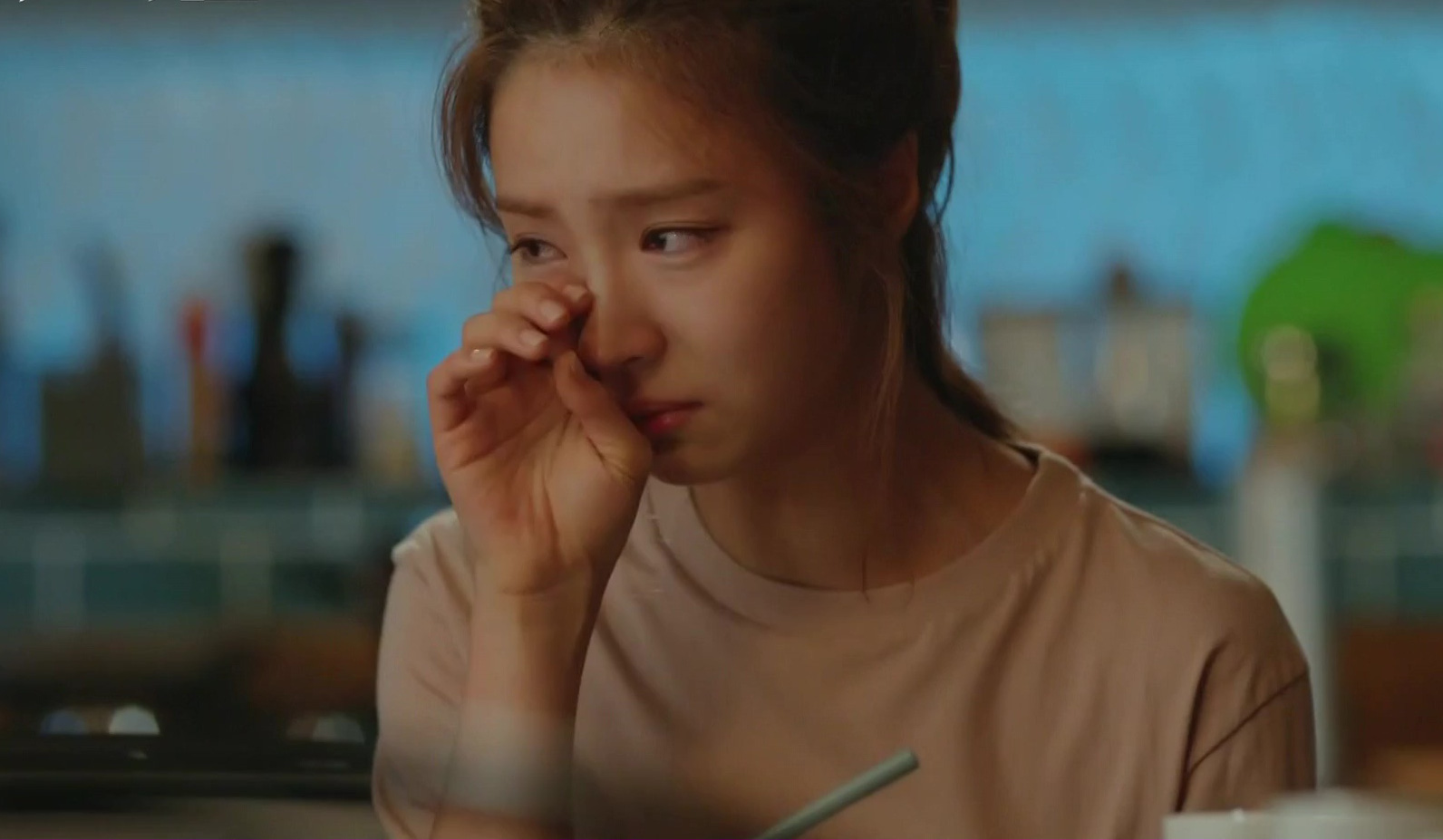 Livestream suốt 2 tháng để "chứng minh vô tội", nữ y tá vẫn bị lừa sạch hơn 8 tỷ đồng bởi cảnh sát... không tồn tại- Ảnh 4.