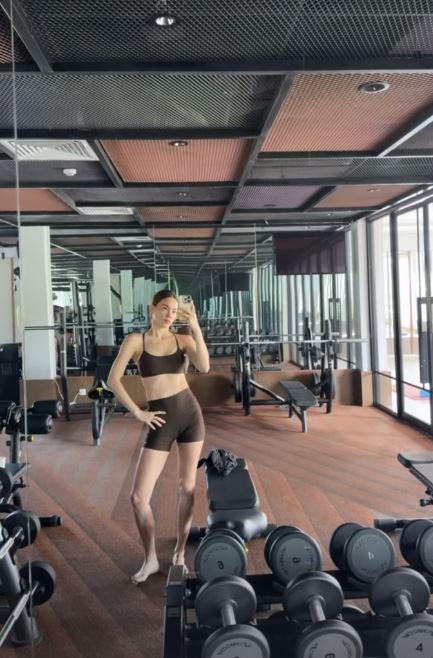 Tuyệt chiêu tập luyện giúp Hồ Ngọc Hà U40 body vẫn “bốc lửa”, nuột nà không tì vết- Ảnh 1. Tuyệt chiêu tập luyện giúp Hồ Ngọc Hà U40 body vẫn “bốc lửa”, nuột nà không tì vết- Ảnh 1.