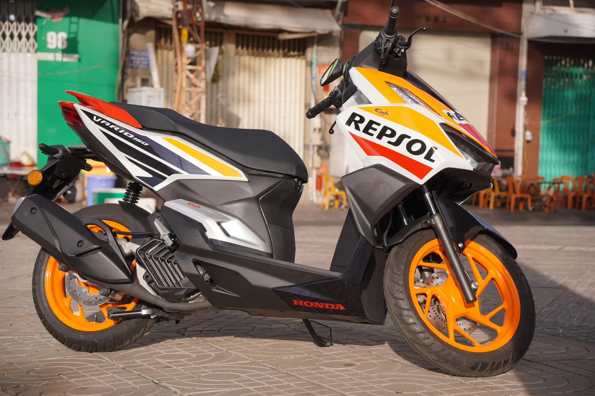Cận cảnh Honda Vario bản giới hạn Repsol vừa về Việt Nam- Ảnh 9. Cận cảnh Honda Vario bản giới hạn Repsol vừa về Việt Nam- Ảnh 9.
