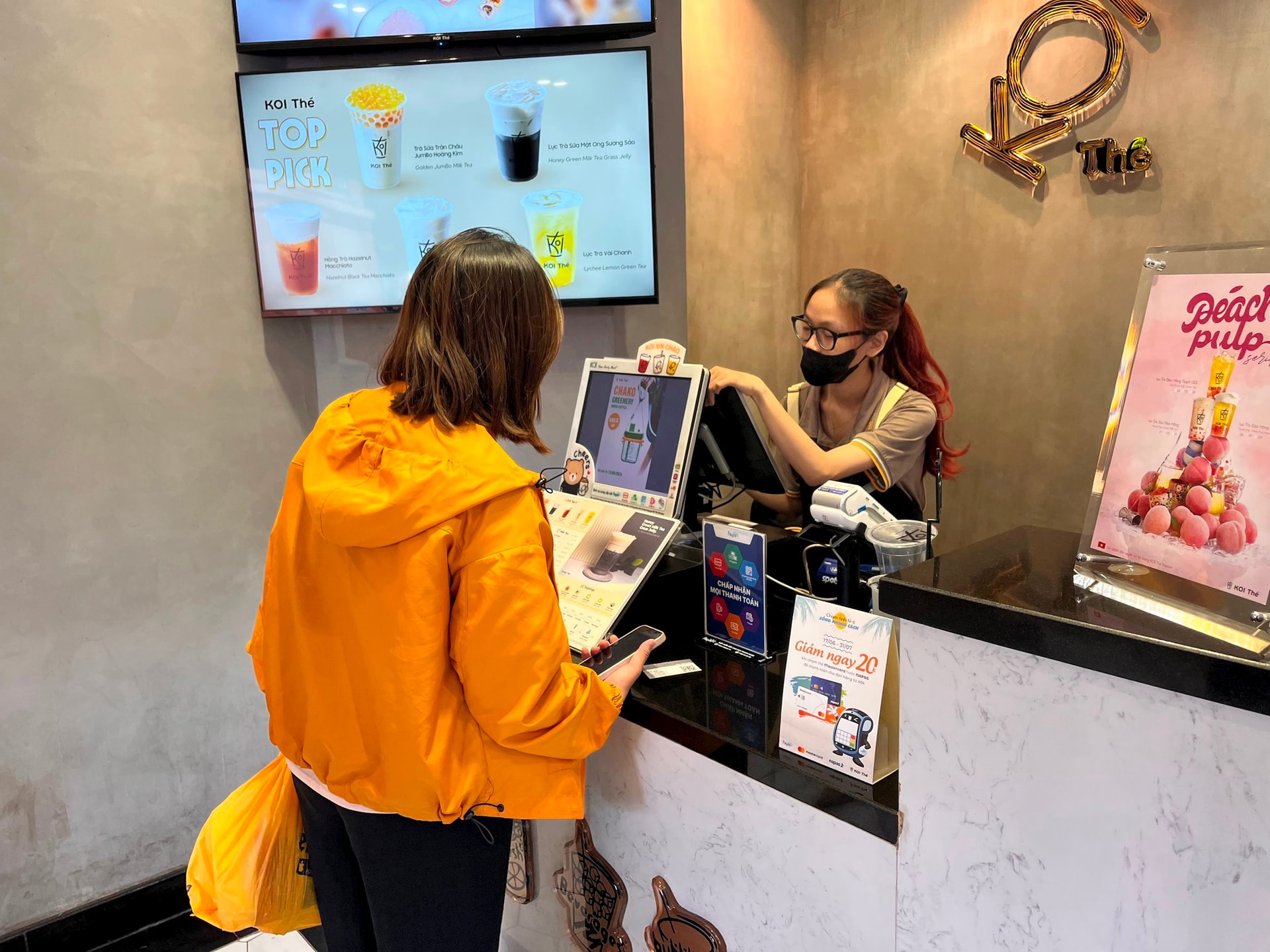 Payoo thống kê: 70% hành khách không dùng tiền mặt trên các tuyến metro, Apple Pay tăng trưởng 15% mỗi tháng- Ảnh 2. Payoo thống kê: 70% hành khách không dùng tiền mặt trên các tuyến metro, Apple Pay tăng trưởng 15% mỗi tháng- Ảnh 2.