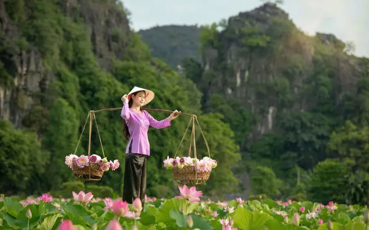 Ninh Bình đón lượng du khách tăng mạnh chỉ trong 6 tháng đầu năm- Ảnh 1. Ninh Bình đón lượng du khách tăng mạnh chỉ trong 6 tháng đầu năm- Ảnh 1.