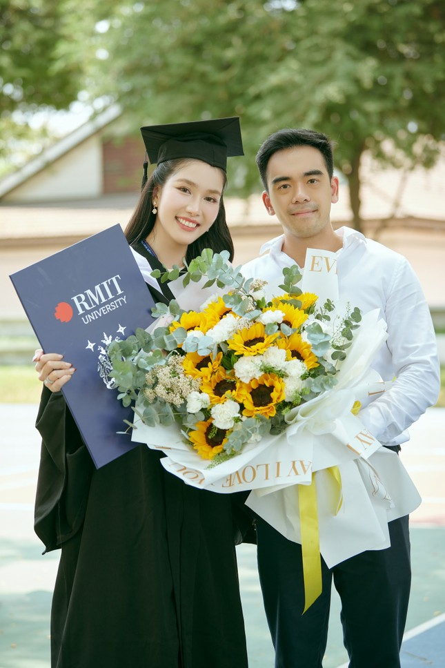 Nhà Sen Vàng mát tay: Dàn hậu lần lượt Nhà Sen Vàng mát tay: Dàn hậu lần lượt
