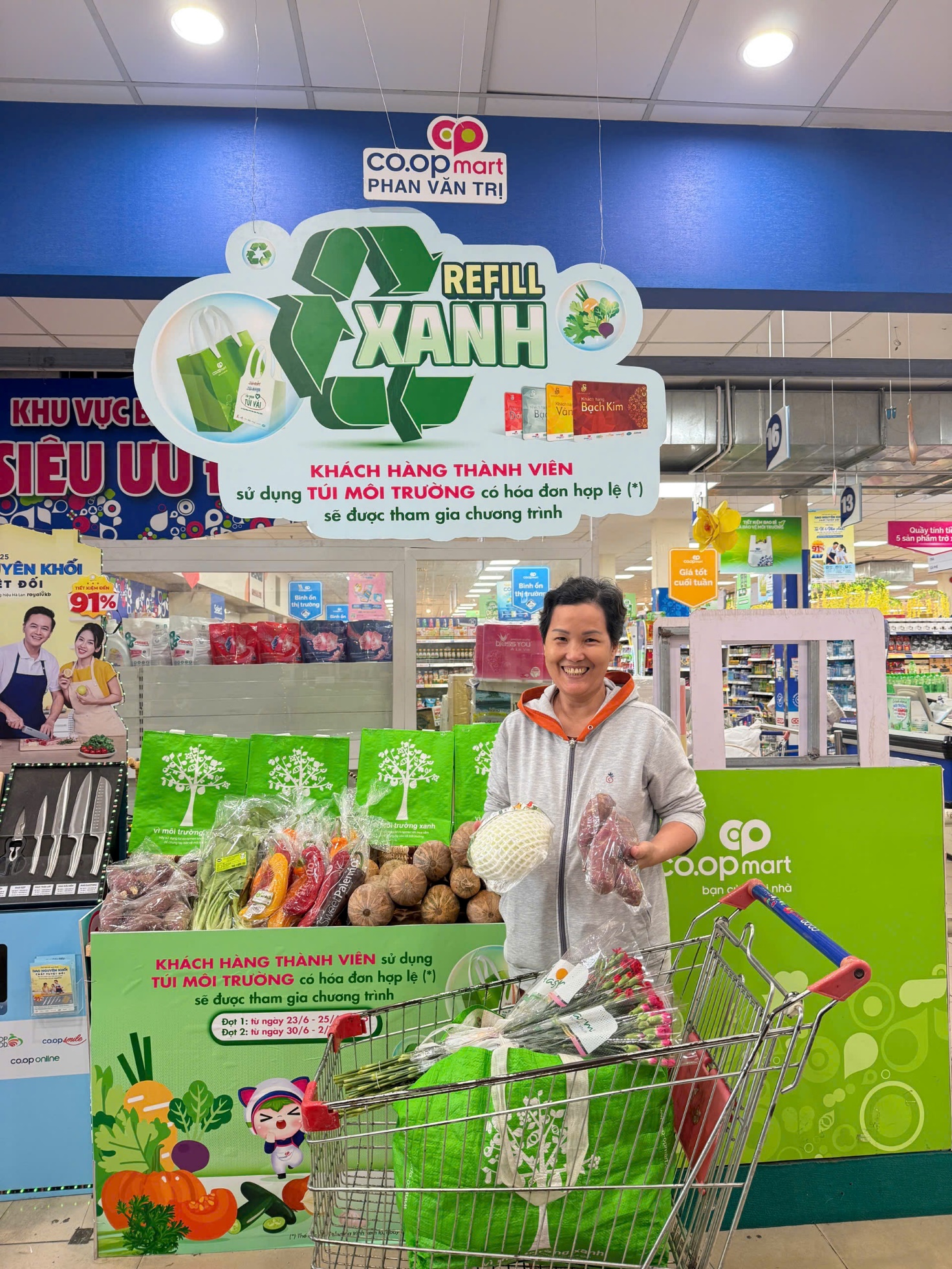 Co.opmart tặng rau củ xanh khi khách hàng mang túi môi trường- Ảnh 1.