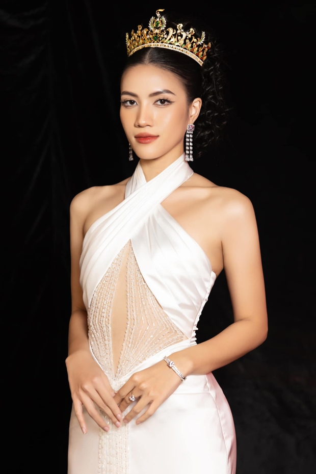 1 Á hậu Việt 2k1 trượt tay khỏi vương miện vì lộ chuyện sắp lấy chồng?- Ảnh 2. 1 Á hậu Việt 2k1 trượt tay khỏi vương miện vì lộ chuyện sắp lấy chồng?- Ảnh 2.
