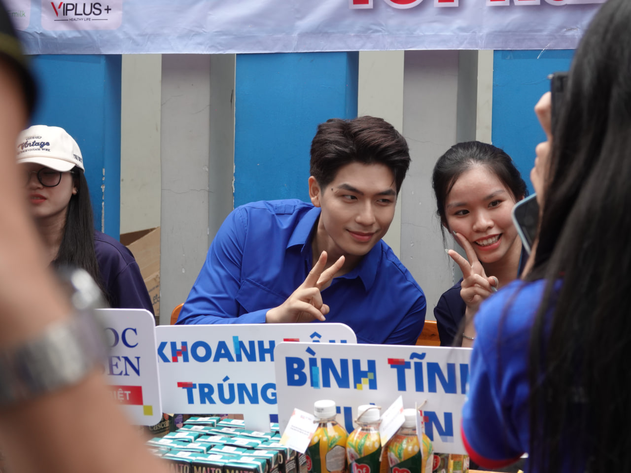 Một nam thần Vbiz bất ngờ xuất hiện trước cổng điểm thi tốt nghiệp THPT, danh tính khiến ai nấy đều nháo nhào!- Ảnh 4. Một nam thần Vbiz bất ngờ xuất hiện trước cổng điểm thi tốt nghiệp THPT, danh tính khiến ai nấy đều nháo nhào!- Ảnh 4.