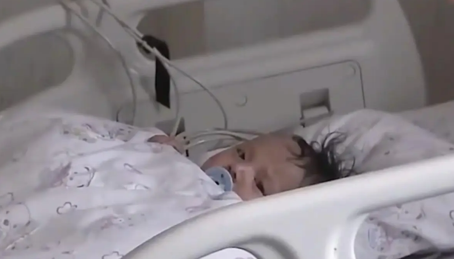 Bé gái 5 tháng tuổi đến viện với chiếc bụng toàn sỏi, bác sĩ kinh hoàng khi biết việc bố mẹ làm từ lúc bé mới sinh 3 ngày- Ảnh 1. Bé gái 5 tháng tuổi đến viện với chiếc bụng toàn sỏi, bác sĩ kinh hoàng khi biết việc bố mẹ làm từ lúc bé mới sinh 3 ngày- Ảnh 1.