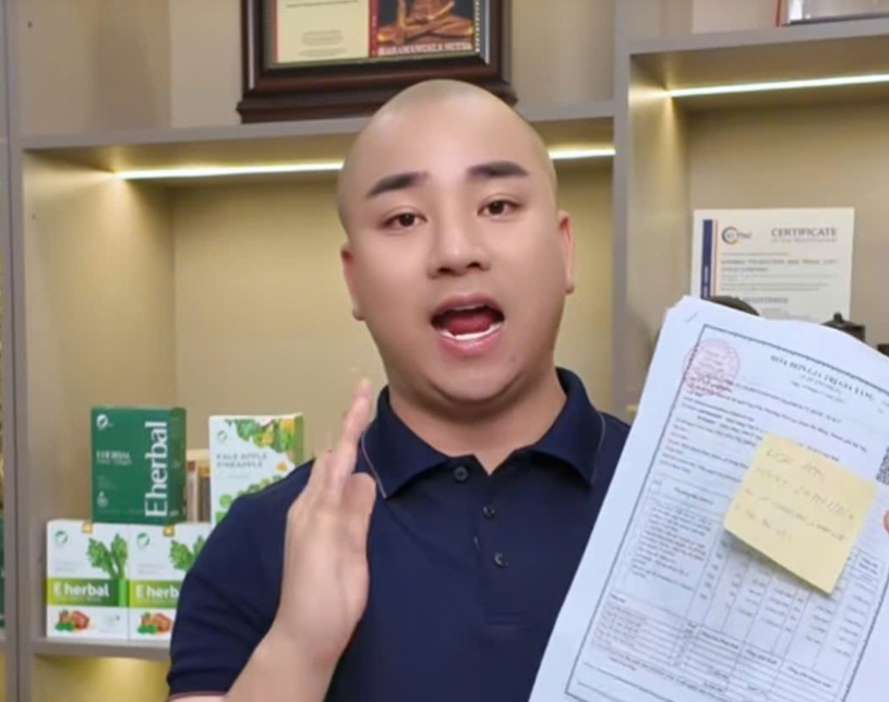 Vợ chồng Hữu Công đang gây chú ý trên MXH: Từng dính nghi vấn ‘né thuế’, sở hữu tài sản "khủng" cỡ nào?- Ảnh 1. Vợ chồng Hữu Công đang gây chú ý trên MXH: Từng dính nghi vấn ‘né thuế’, sở hữu tài sản "khủng" cỡ nào?- Ảnh 1.