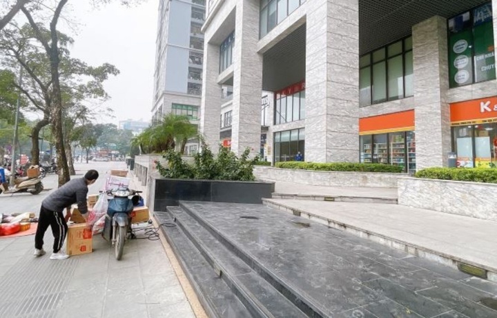 Shophouse chân đế chung cư ế ẩm, nhiều chủ ồ ạt rao bán- Ảnh 2. Shophouse chân đế chung cư ế ẩm, nhiều chủ ồ ạt rao bán- Ảnh 2.