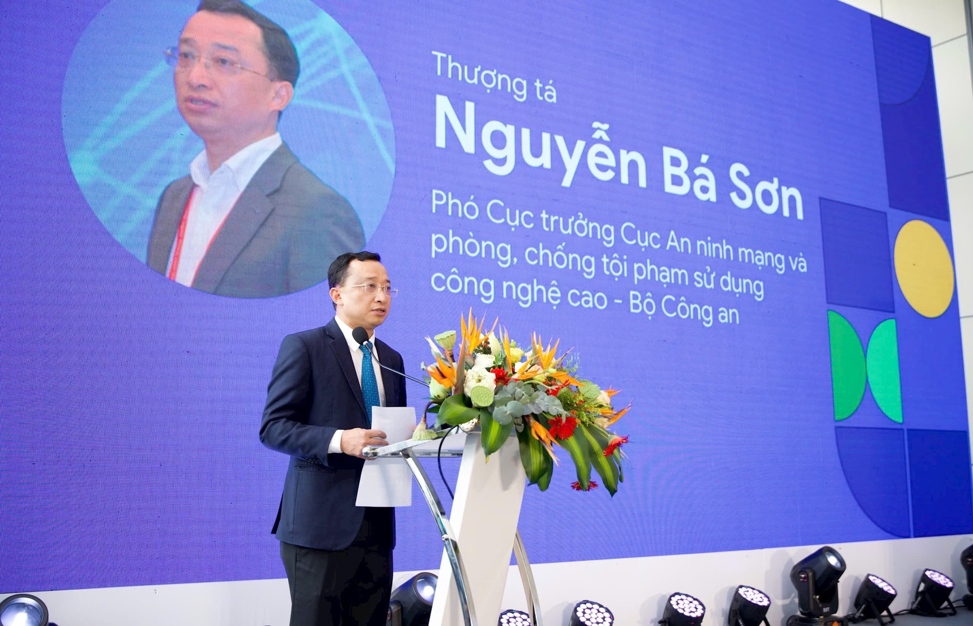 Báo động 12.000 tỷ đồng bị lừa đảo năm 2024: Google cùng Bộ Công An triển khai chiến dịch phòng chống lừa đảo trực tuyến- Ảnh 1. Báo động 12.000 tỷ đồng bị lừa đảo năm 2024: Google cùng Bộ Công An triển khai chiến dịch phòng chống lừa đảo trực tuyến- Ảnh 1.