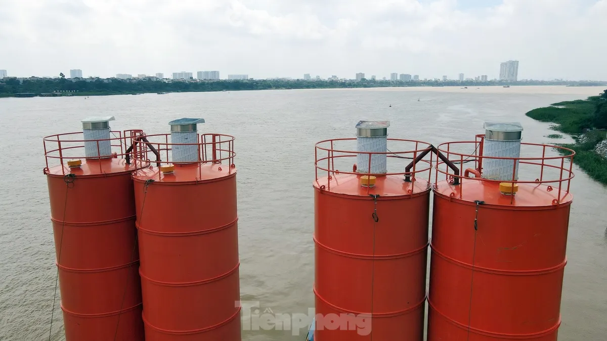 Công trường xây dựng cầu Tứ Liên sau 1 tháng thi công- Ảnh 11. Công trường xây dựng cầu Tứ Liên sau 1 tháng thi công- Ảnh 11.