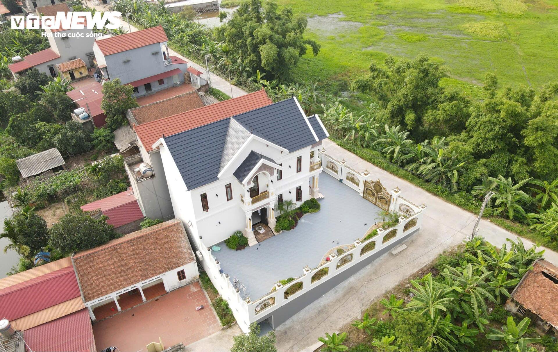 Biệt thự của 'ông trùm' 38 tuổi cầm đầu đường dây lừa đảo hơn 2.000 tỷ đồng- Ảnh 1.
