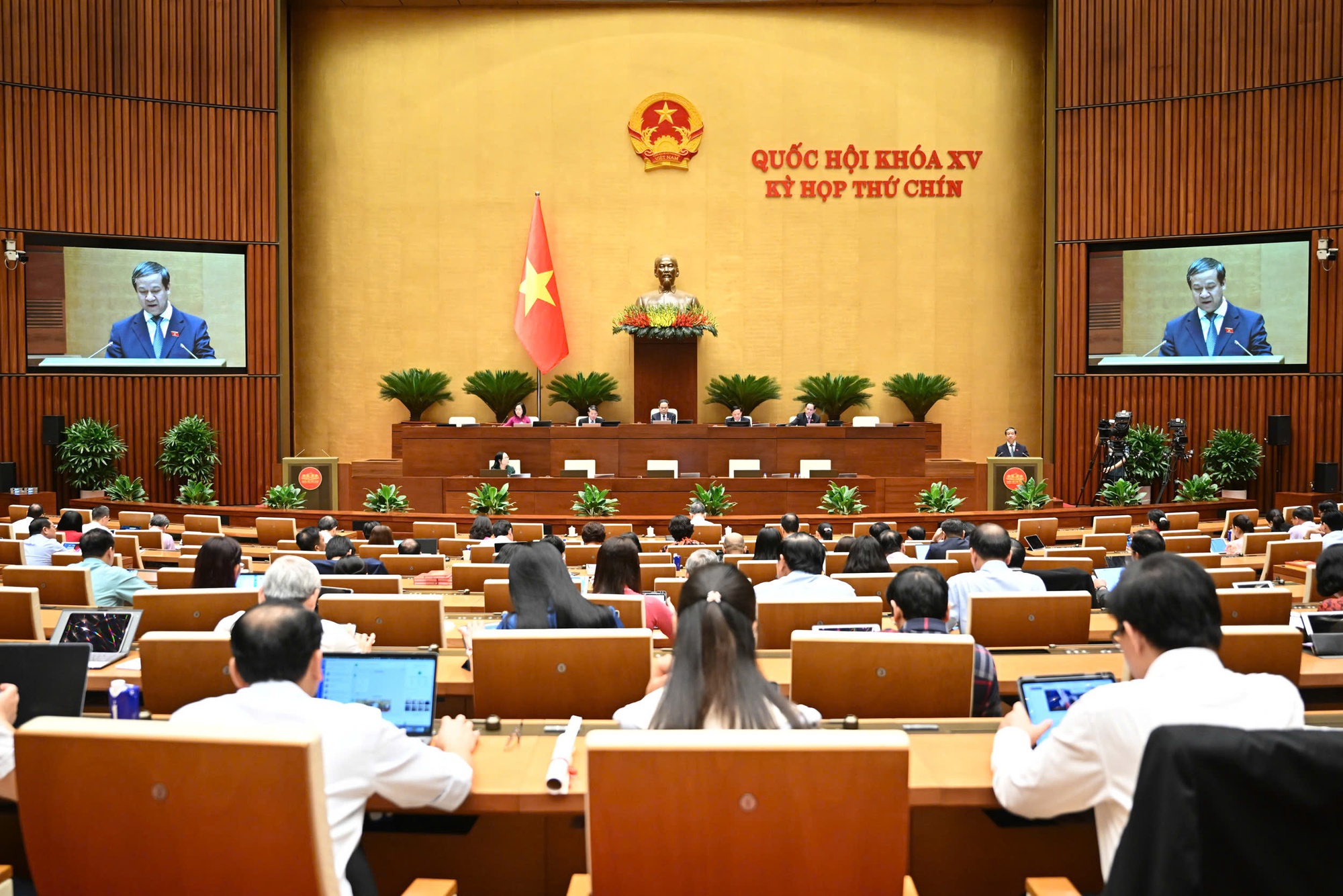 Sáng nay (27/6), các ngân hàng chính thức được Quốc hội trao quyền quan trọng trong việc xử lý nợ xấu- Ảnh 1. Sáng nay (27/6), các ngân hàng chính thức được Quốc hội trao quyền quan trọng trong việc xử lý nợ xấu- Ảnh 1.