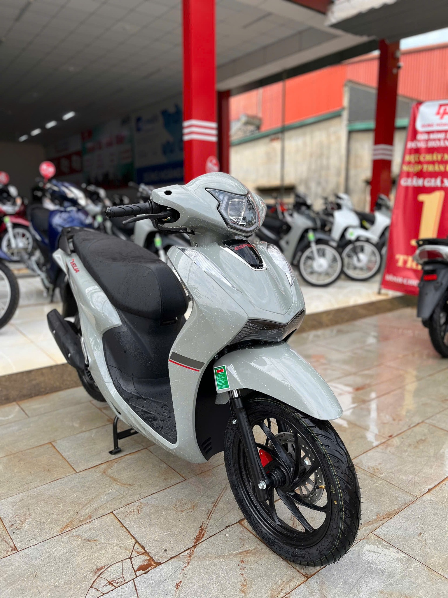 Xe ga 'Made in Vietnam' giá 23 triệu đồng trình làng: Ngoại hình lai Honda Vision - SH, tiết kiệm xăng ấn tượng 1,8L/100km- Ảnh 1. Xe ga