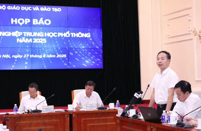 Bộ GD-ĐT sẽ xem xét về độ khó của đề thi toán, tiếng Anh- Ảnh 2. Bộ GD-ĐT sẽ xem xét về độ khó của đề thi toán, tiếng Anh- Ảnh 2.