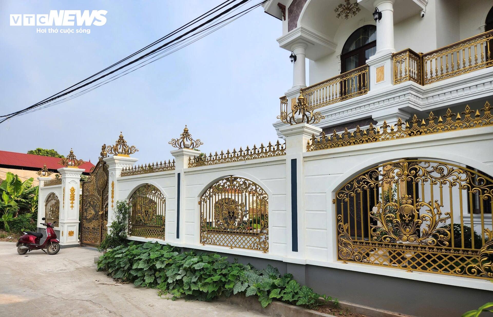 Biệt thự của 'ông trùm' 38 tuổi cầm đầu đường dây lừa đảo hơn 2.000 tỷ đồng- Ảnh 5.