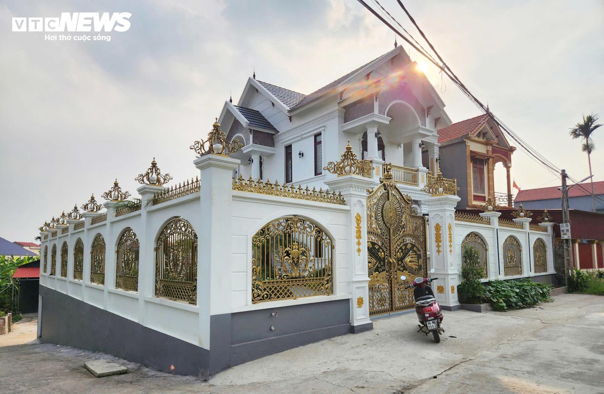 Biệt thự của 'ông trùm' 38 tuổi cầm đầu đường dây lừa đảo hơn 2.000 tỷ đồng- Ảnh 2.