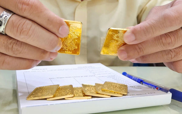 Không dễ tham gia sản xuất vàng miếng- Ảnh 1. Không dễ tham gia sản xuất vàng miếng- Ảnh 1.