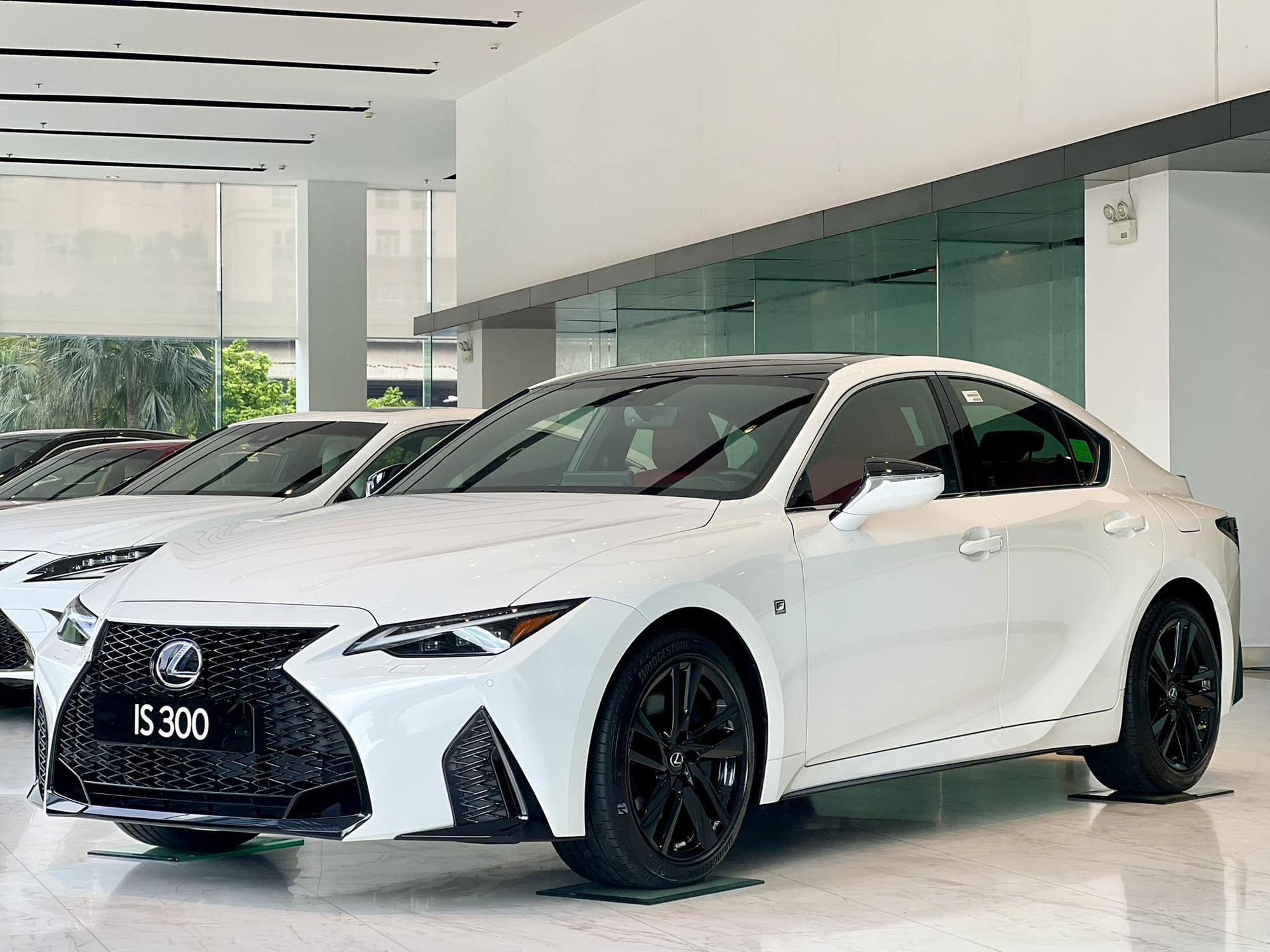Lexus IS từng bán ở Việt Nam sẽ có diện mạo mới thể thao hơn hẳn để cạnh tranh C-Class, 3 Series?- Ảnh 7. Lexus IS từng bán ở Việt Nam sẽ có diện mạo mới thể thao hơn hẳn để cạnh tranh C-Class, 3 Series?- Ảnh 7.