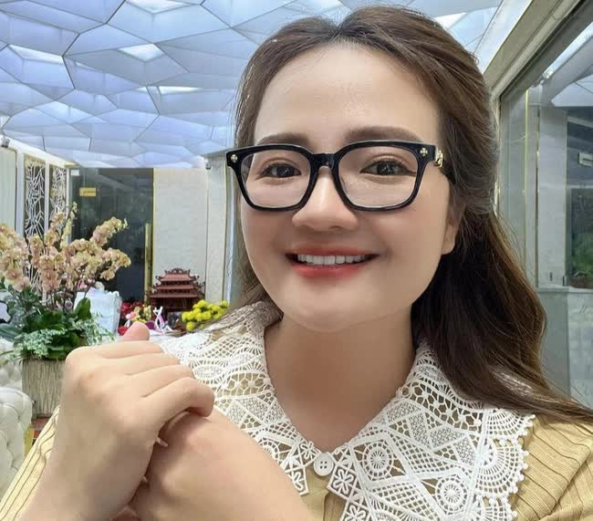 Hoàng Hường là ai và đã làm gì mà bị gọi là “thánh scandal”?- Ảnh 2. Hoàng Hường là ai và đã làm gì mà bị gọi là “thánh scandal”?- Ảnh 2.