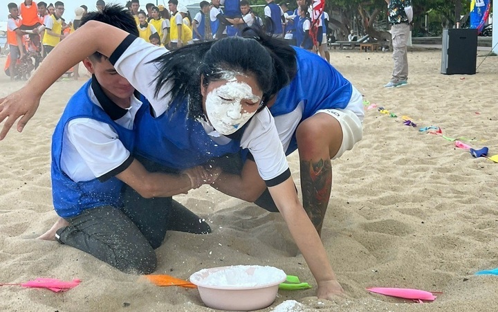 Nhẹ cả người vì năm nay công ty không có tiền đi team building- Ảnh 1. Nhẹ cả người vì năm nay công ty không có tiền đi team building- Ảnh 1.