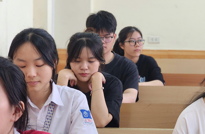 Giáo viên 'toát mồ hôi' với đề tiếng Anh tốt nghiệp, 7.0 IELTS cũng chịu thua- Ảnh 1.