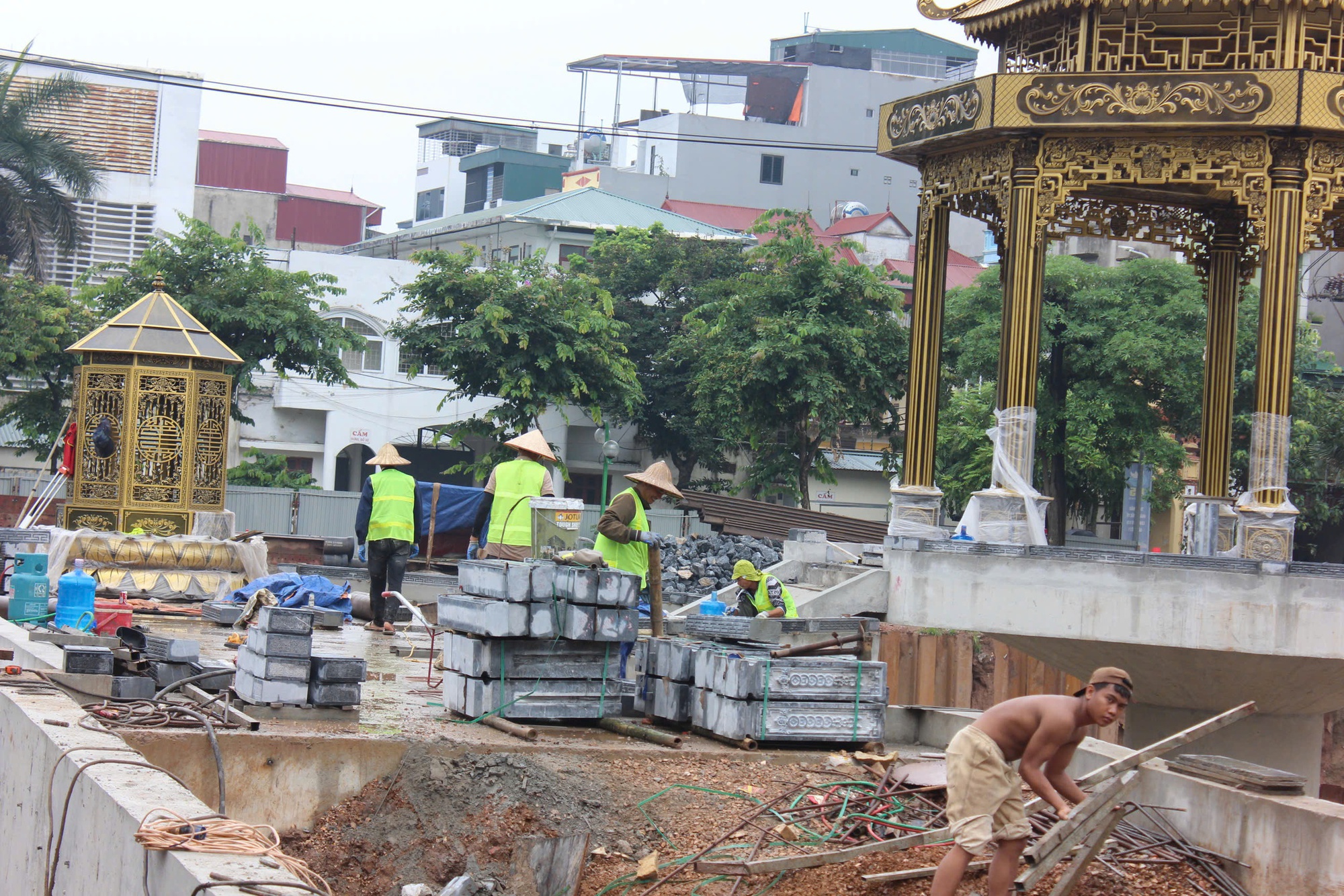 Cận cảnh đập dâng trong quá trình "hồi sinh" sông Tô Lịch- Ảnh 6. Cận cảnh đập dâng trong quá trình "hồi sinh" sông Tô Lịch- Ảnh 6.