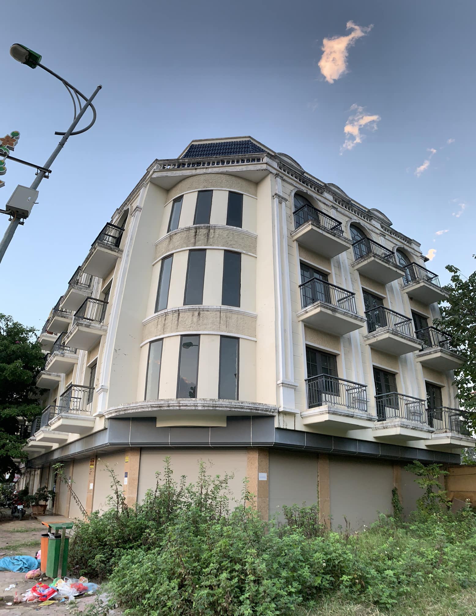 Hải Sapa đã làm gì mà tiền nhiều đến mức sở hữu nhà hàng 100 tỷ, mua cả dinh thự 1.250m2 tặng vợ?- Ảnh 2.