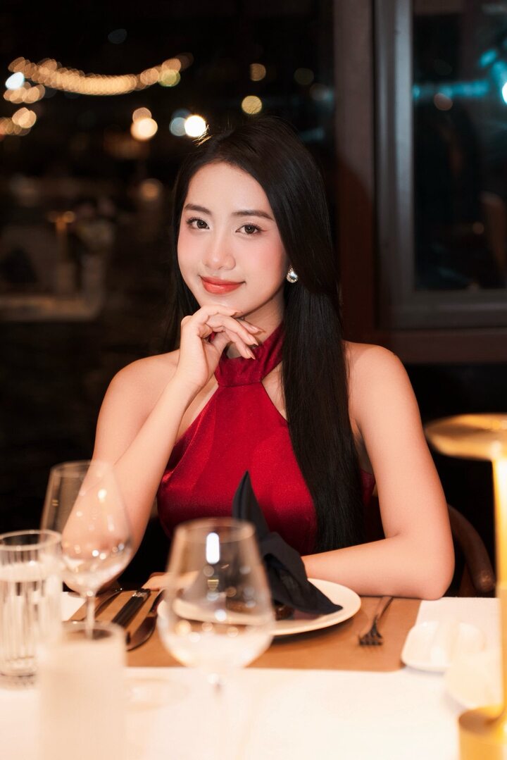 Hà Trúc Linh ngoài đời quyến rũ và đầy bản lĩnh- Ảnh 4. Hà Trúc Linh ngoài đời quyến rũ và đầy bản lĩnh- Ảnh 4.