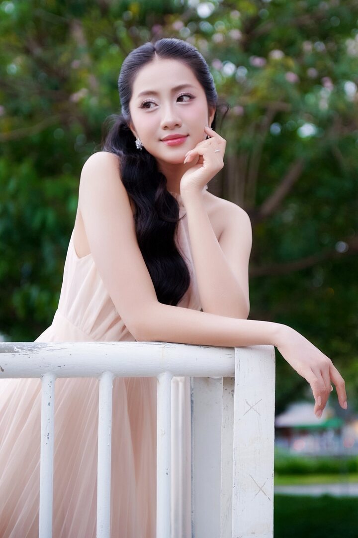Hà Trúc Linh ngoài đời quyến rũ và đầy bản lĩnh- Ảnh 2. Hà Trúc Linh ngoài đời quyến rũ và đầy bản lĩnh- Ảnh 2.