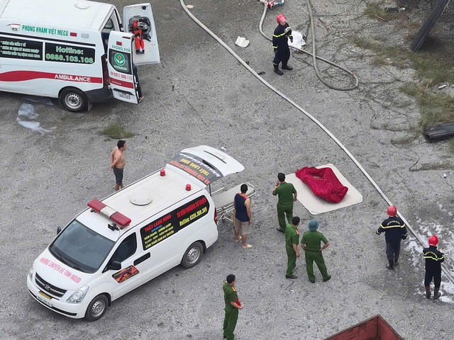 Cháy dữ dội tại xưởng nấu nhôm ở Hưng Yên, nghi có nhiều người mắc kẹt bên trong- Ảnh 3. Cháy dữ dội tại xưởng nấu nhôm ở Hưng Yên, nghi có nhiều người mắc kẹt bên trong- Ảnh 3.