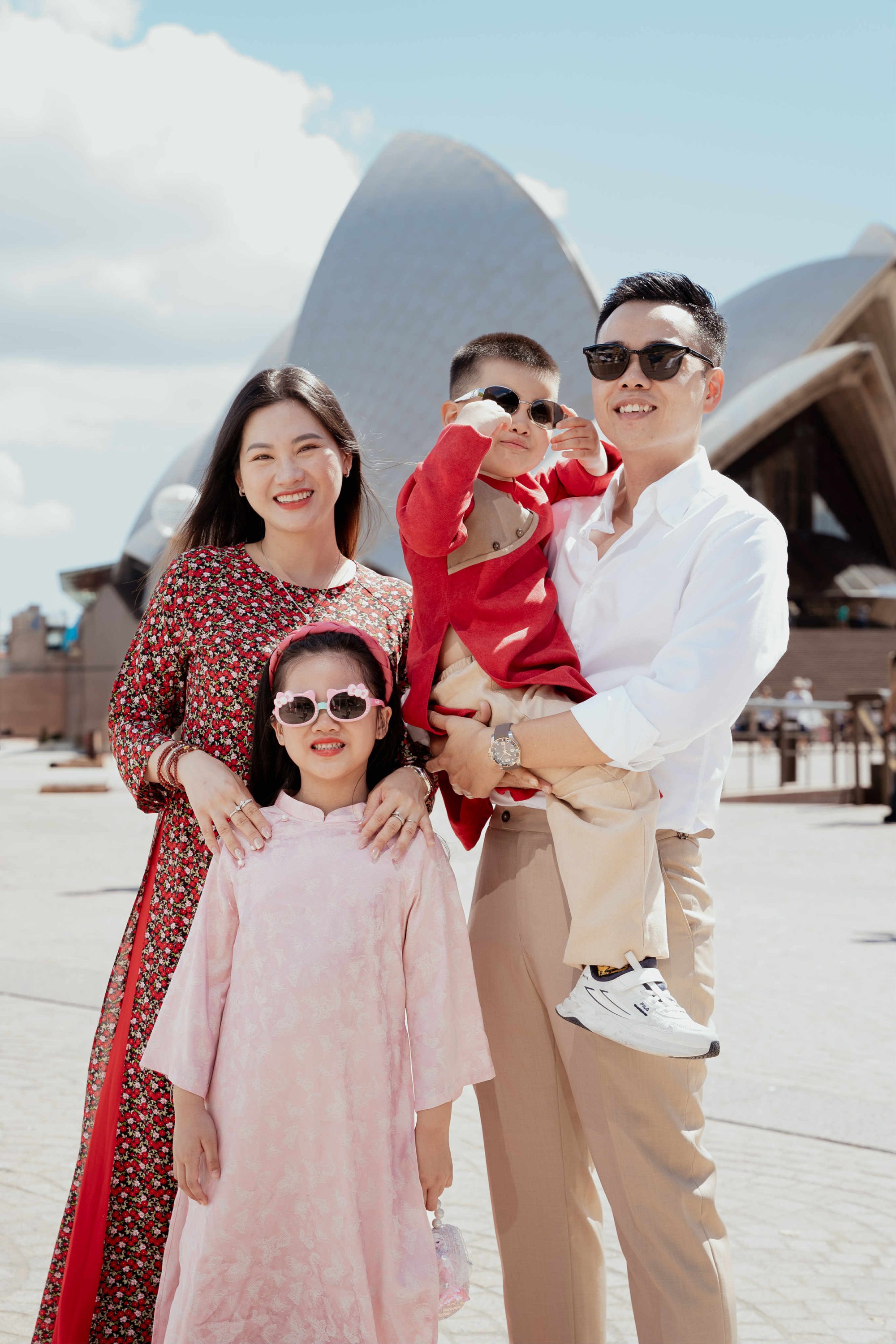 Gia đình cặp đôi bác sĩ đáng yêu trên MXH :"Tuổi thơ của các con ngắn lắm, sợ sau lớn hơn rồi lại không thích đi chơi với bố mẹ nữa"- Ảnh 4. Gia đình cặp đôi bác sĩ đáng yêu trên MXH :"Tuổi thơ của các con ngắn lắm, sợ sau lớn hơn rồi lại không thích đi chơi với bố mẹ nữa"- Ảnh 4.